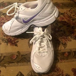 Ladies tennis shoes